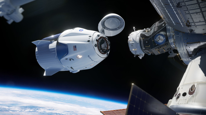SpaceX 與 NASA 合作，利用 Crew Dragon 運載太空人到國際太空站。