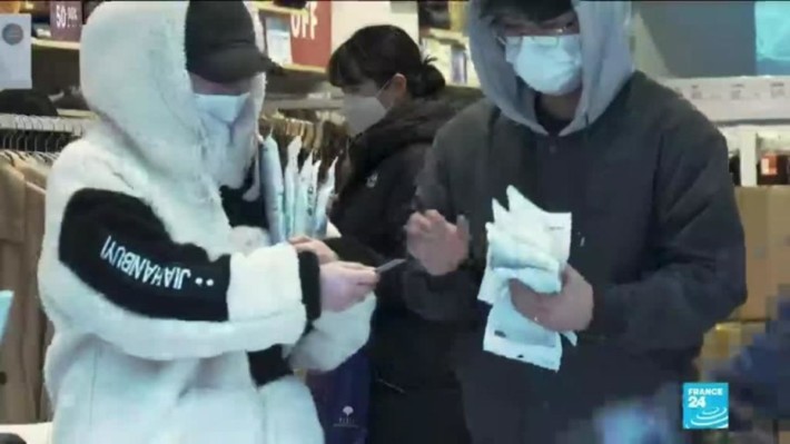 南韓民眾目前最關心的是否能買到防疫用品 (圖片來源 : France 24)