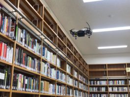 AI 圖像分析 x 無人機 日圖書館測試無人機點藏書