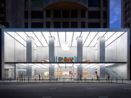 港台中澳 Apple Store 在 3 月中陸續重開，加上推出折扣優惠，促使 iPhone 出貨量訊速回升。