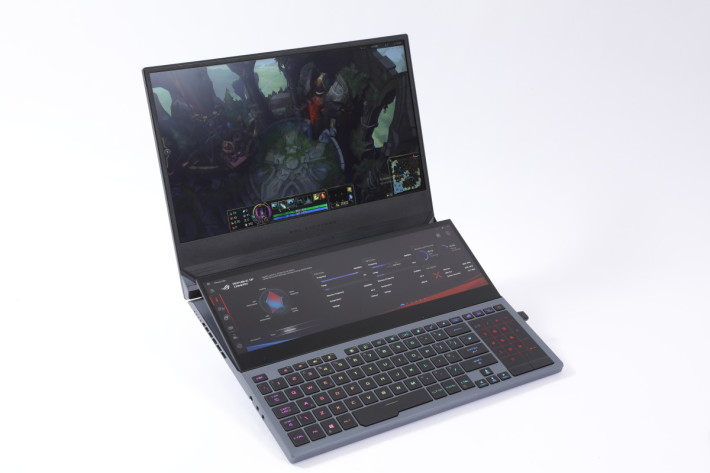 本次主角ROG Zephyrus Duo 15 ，在鍵盤上方的副屏幕就是今次的重點。