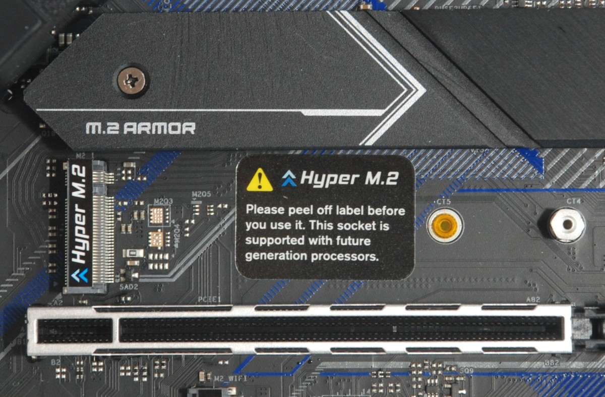 特設 1 組 Hyper M.2 供未來 CPU 的 Gen4 NVMe SSD 功能升級之用