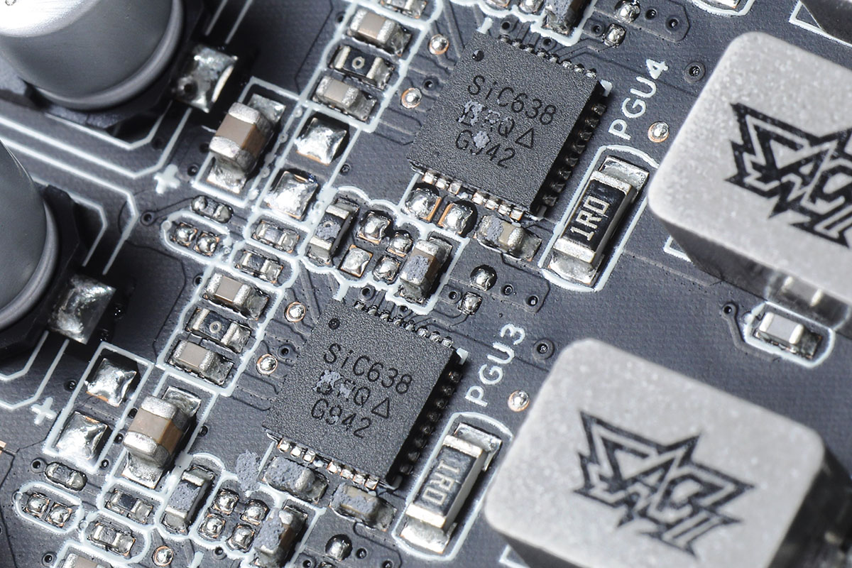 採用 4+2 相供電，並使用 Vishay SiC638 50A Integrated Power Stage晶片，性能較一般 MOSFET 方案為高。