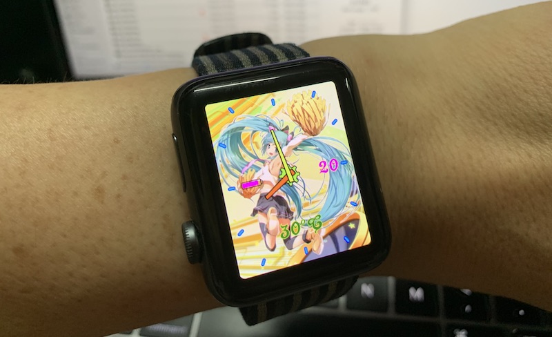 完成同步後，新錶面就會呈現在 Apple Watch 上。