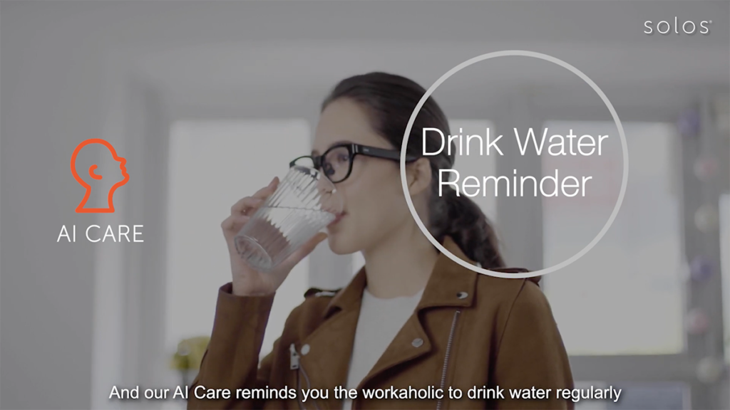 SOLOS AirGo 利用語音提示用戶定時飲水，工作時也可兼顧健康。