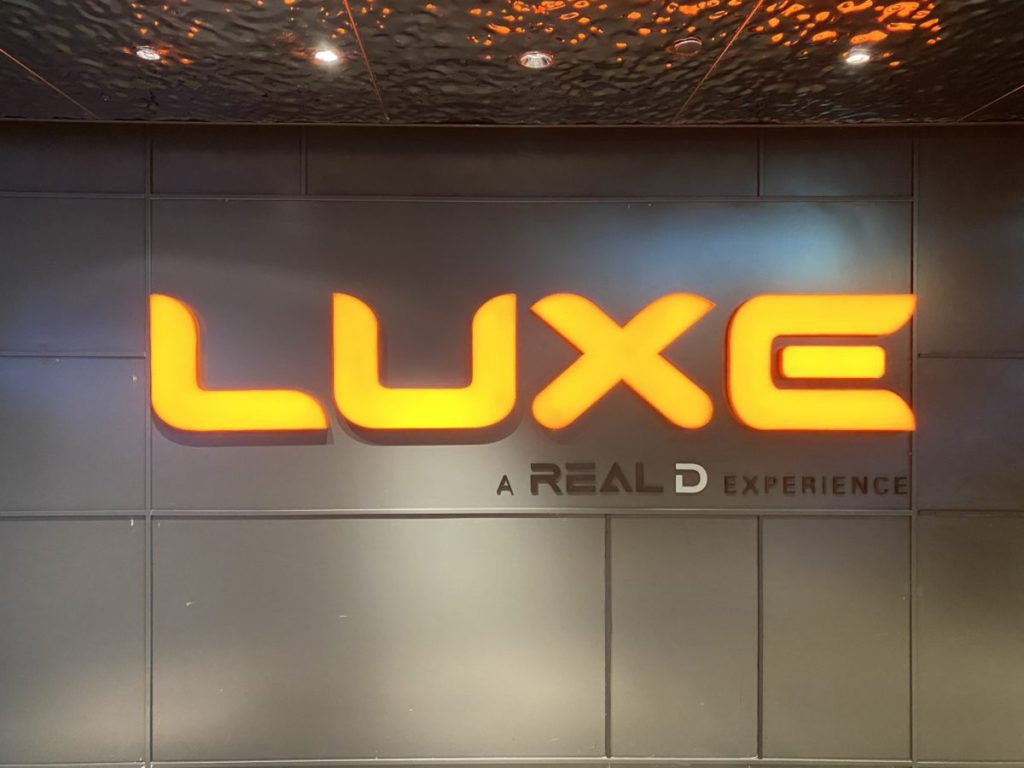 引入全港首間 LUXE 巨幕戲院