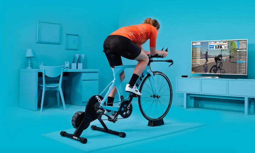 ZWIFT 可以讓身處異地的單車手透過手機和單車訓練器，在虛擬賽道上互相比拼。