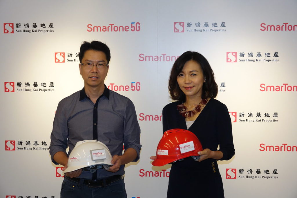 陳家明（左）與葉安娜（右）均指出，利用物聯網的智安建有助提升建築安全。