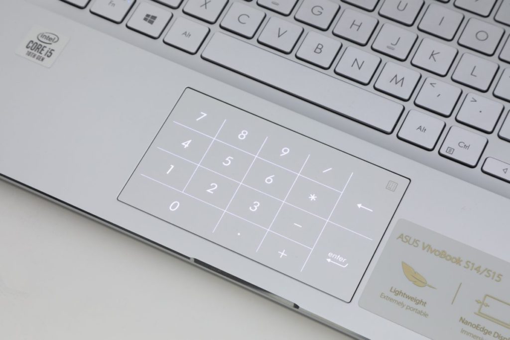 新一代 VivoBook 其中一個特色就是 TouchPad 整合了虛擬數字鍵盤