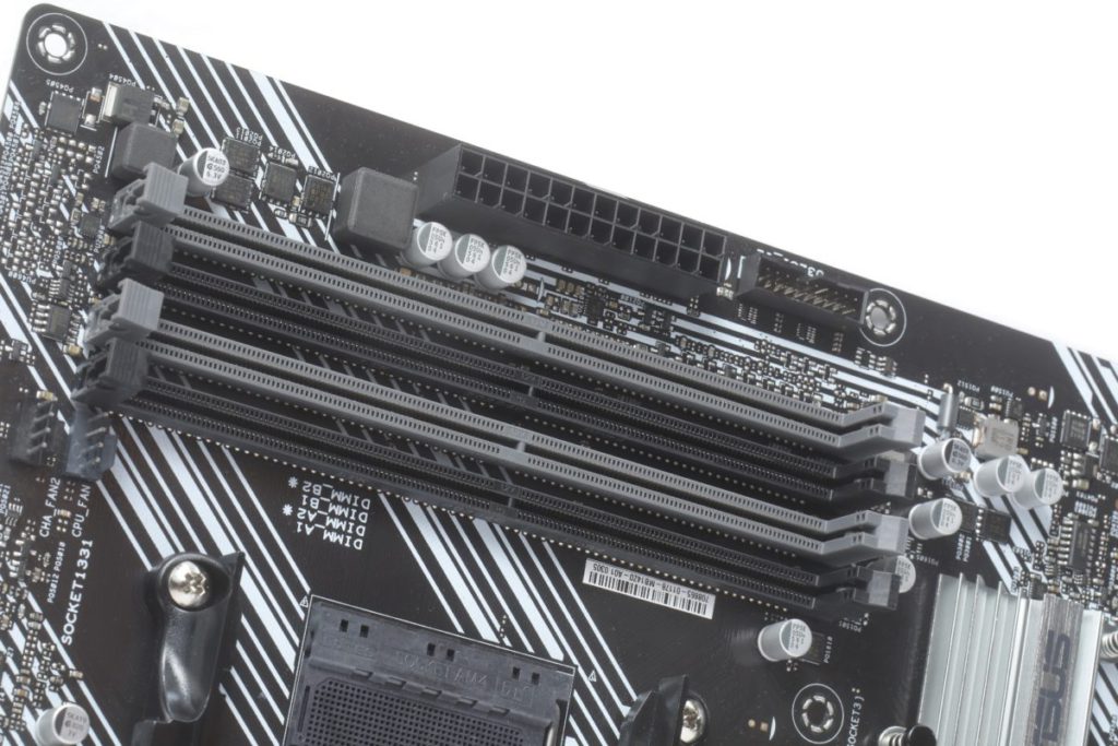A520 主機板一般可提供 4 根 DDR4 DIMM 槽