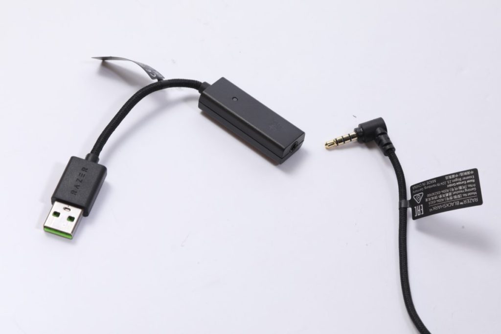 BlackShark V2 基本使用 3.5mm 連接，可適用於多平台上，透過附送的聲效卡除了開啟 7.1 模擬聲效外，更可啟用作為主打的 THX Spatial Audio 模式，進一步提升音質。