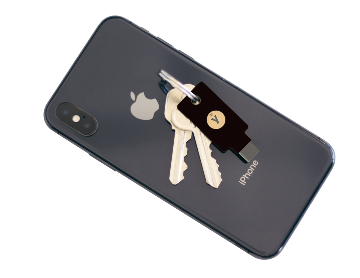 iOS 由 13.3 開始支援安全金鑰，透過 NFC ， Android 和 iPhone 手機也能安全登入。