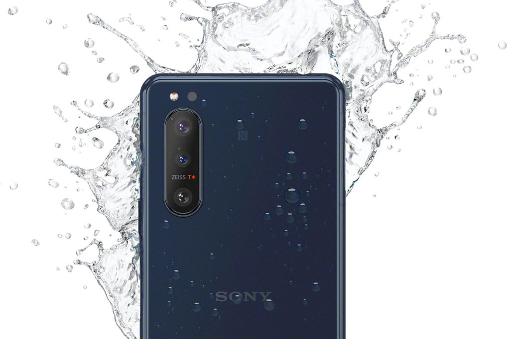 這張流出圖片表示 Sony XPERIA 5 II 一樣支援防水機能，更會多一款藍色可揀。