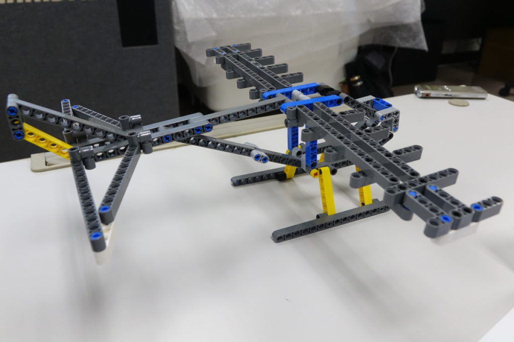 在軟件內繪出草圖，自動計算可組裝的LEGO Technic。