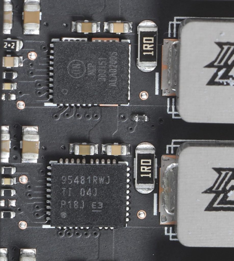 卡上為GPU及記憶體採用兩種不同的Dr. MOS晶片。