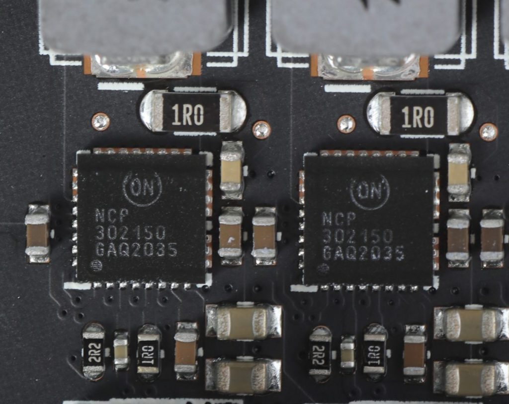 採用On-Semi NCP302150 50A Dr. MOS晶片。