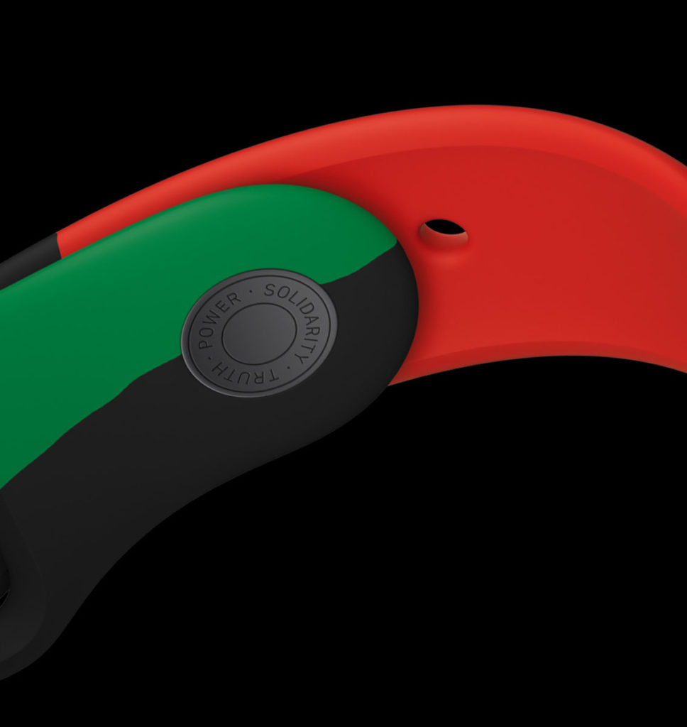 Black Unity 運動錶帶就由泛非洲旗幟上的紅、黑、綠三色組成，錶帶扣上以激光刻上「真理、力量、團結」字樣。
