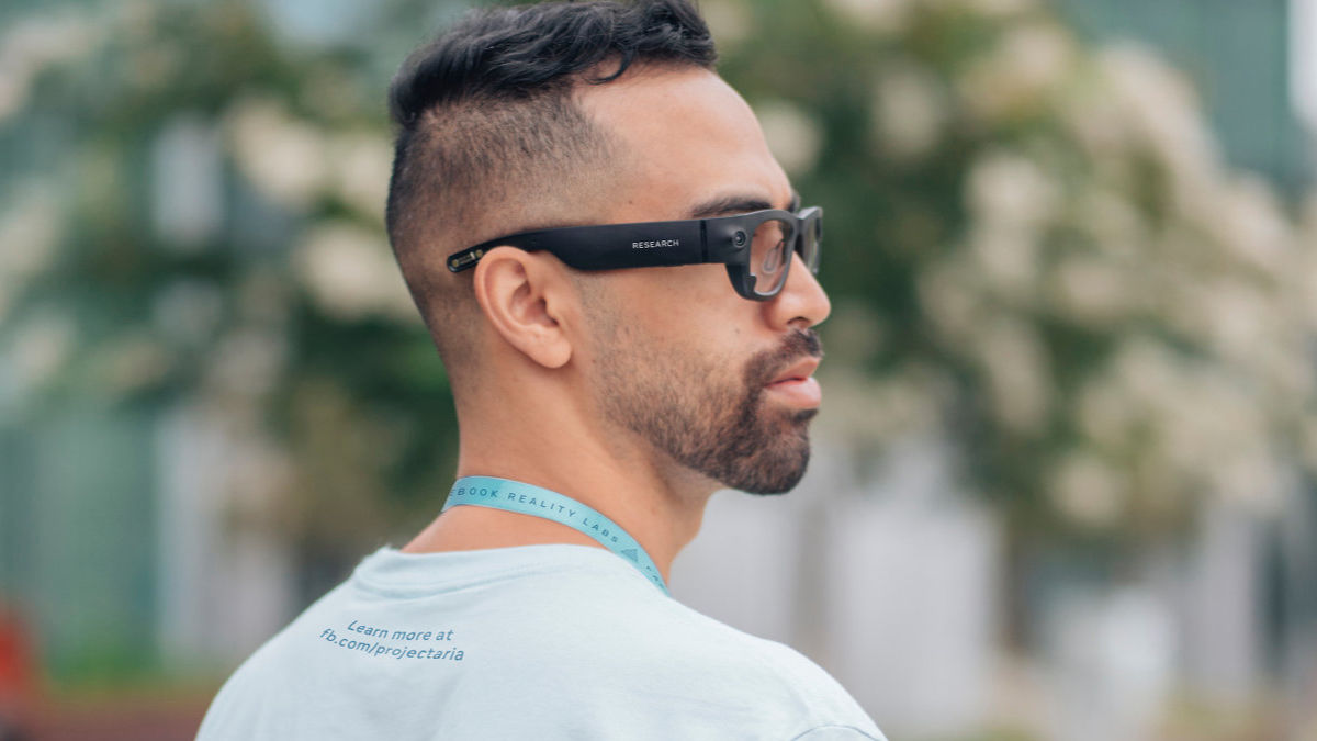 Facebook 與 Ray-Ban 合作的智能眼鏡將會在今年推出。