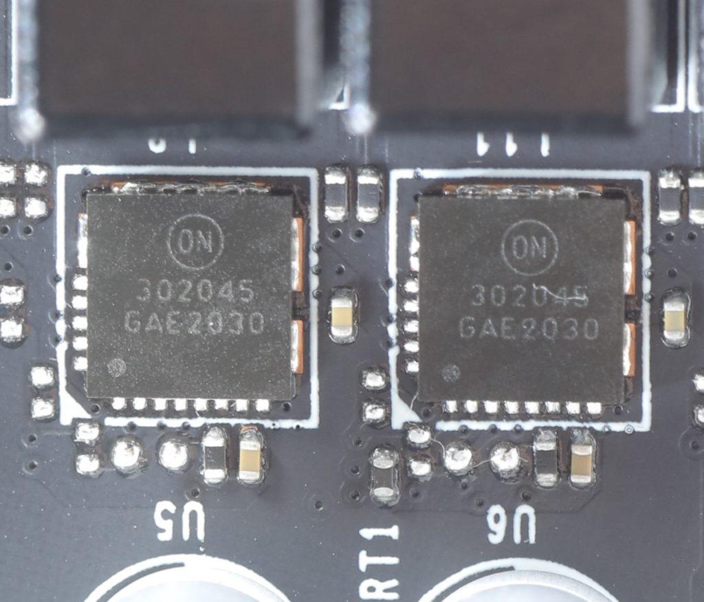 採用 On-Semi NCP302045 45A Dr. MOS 晶片。