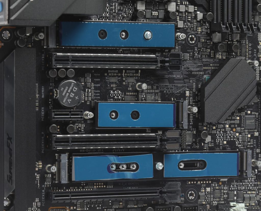 ASUS ROG Maximus XIII Hero共提供了4組M.2 SSD插槽。