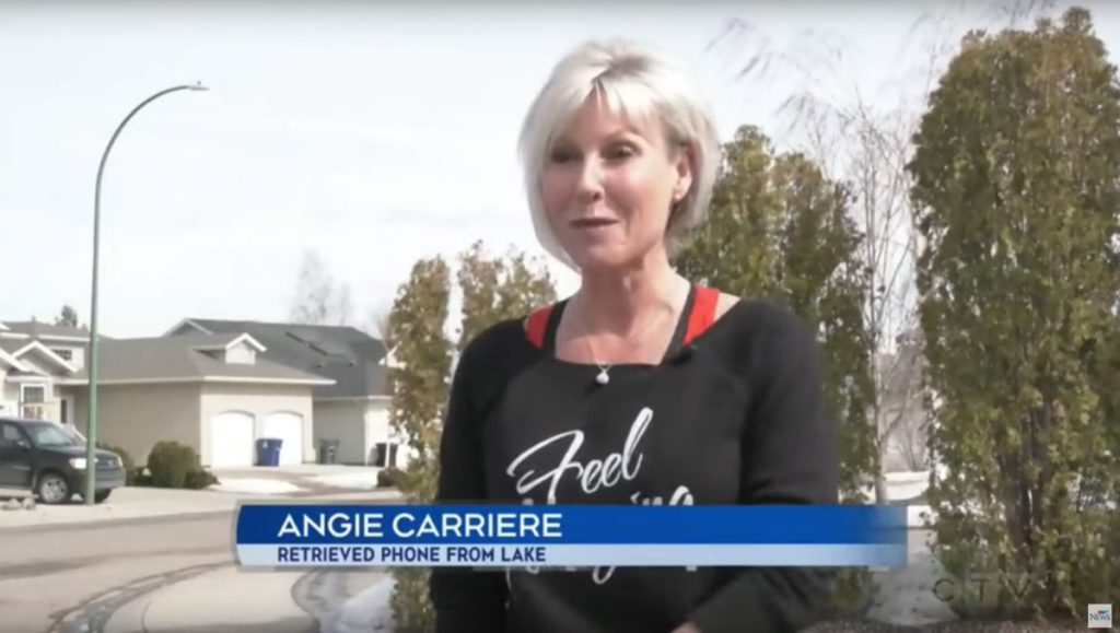 加拿大 Angie Carriere 女仕不慎將 iPhone 11 Pro 跌入冰湖。