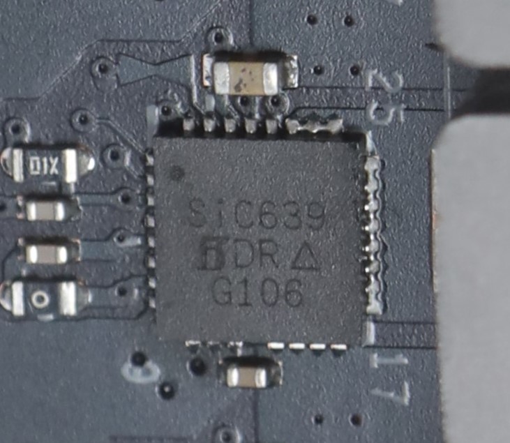 CPU供電採用SiC639 Dr.MOS晶片。