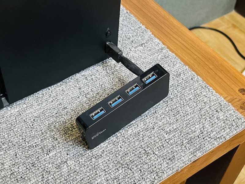 Xbox Series X|S 亦支援 USB 鍵盤和滑鼠，提升操作性。用一般 USB 3.0 Hub 連接即可。