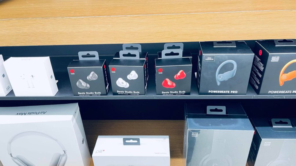 Apple 實體商店亦已有售。