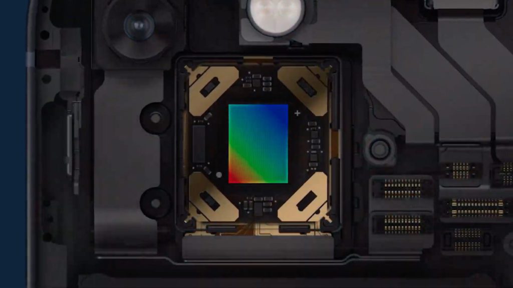 iPhone 12 Pro Max 引入的感應器位移光學防震下放到 iPhone 13/13 mini 。