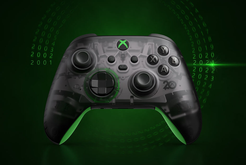 Xbox 無線控制器 - 20 週年特別版用上透明黑色配銀色內部，讓玩家看清楚內部結構。