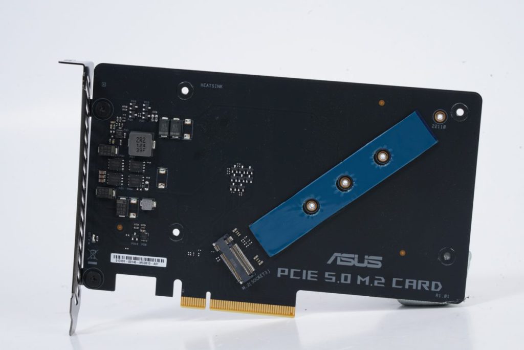附送的PCI-E 5.0 M.2 卡僅支援一組Gen5 M.2 NVMe SSD。