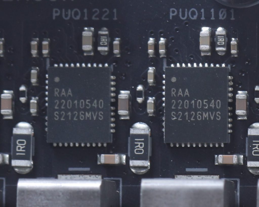 採用目前規格最高的Renesas RAA22010540 105A Power Stages晶片。