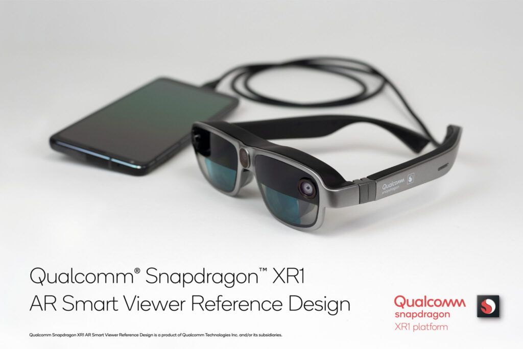 初代 AR Smart Viewer 以 USB-C 連接手機，並且採用 Snapdragon XR1 處理器。
