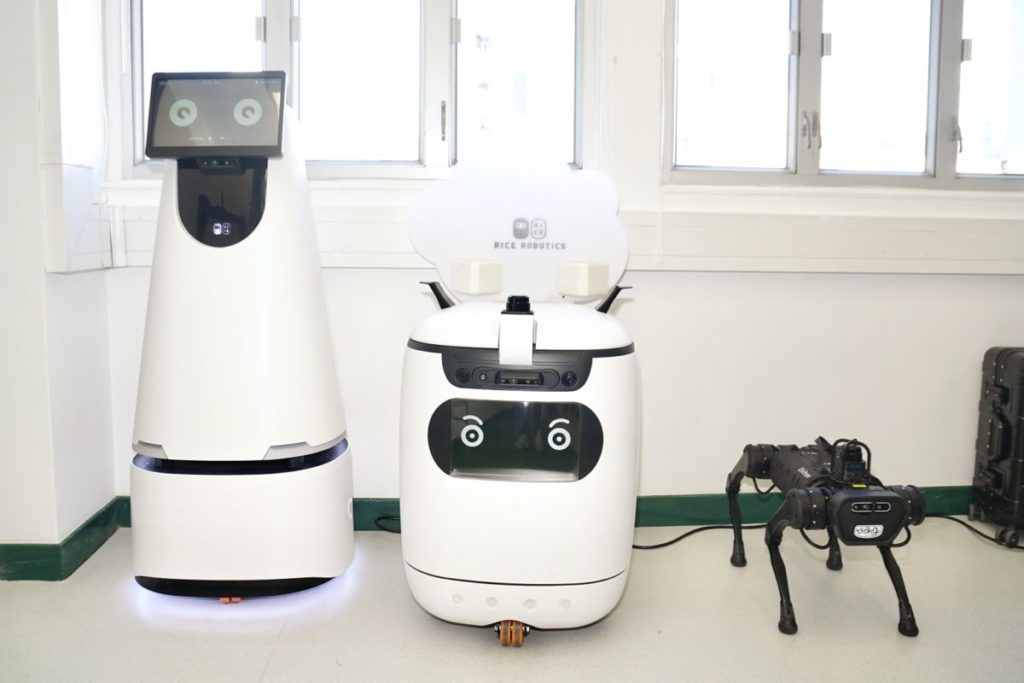 三款先進機械人，分別是 Portal Multi-Functional Security Robot 、 Jasmine Air Disinfection Robot 及 A1 Robot Dog 於開幕禮進行示範 。