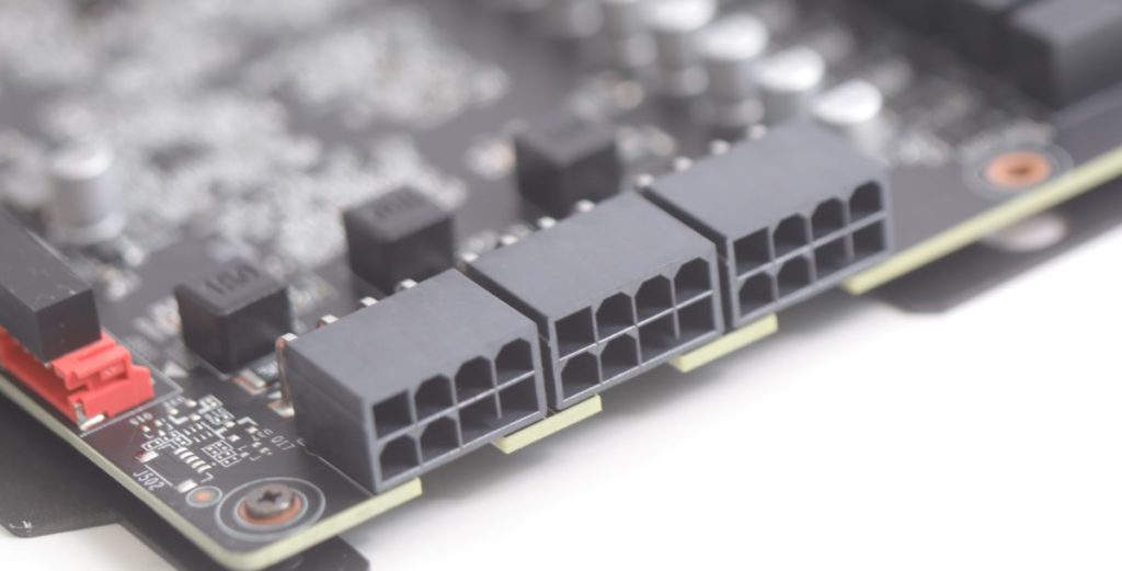 不少 RTX 3080 12GB 已採用 3x8pin PCI-E 供電設計。圖為 ZOTAC Gaming RTX 3080 AMP Extreme Holo LHR 12GB。