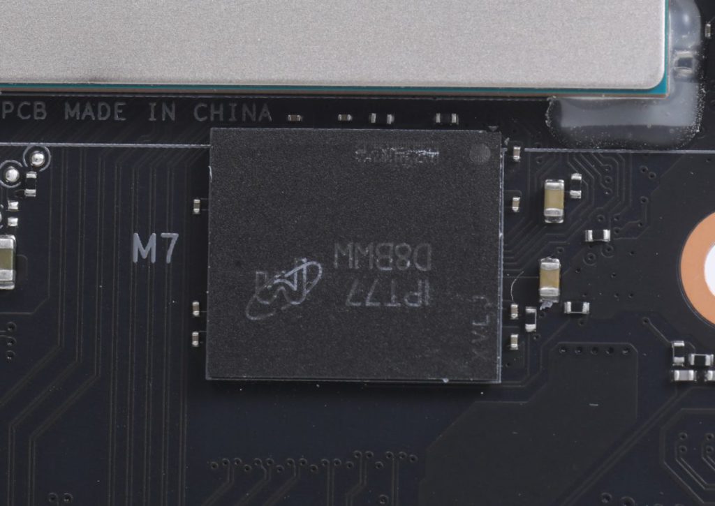 也是採用 Micron GDDR6X 記憶體。