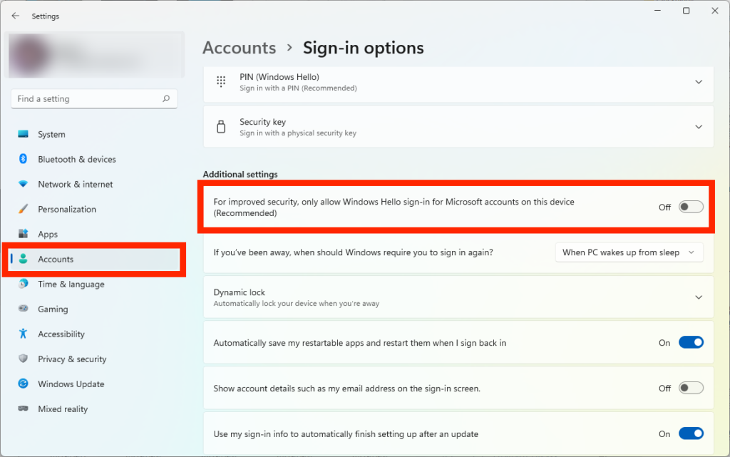 如果是使用 Microsoft 帳戶登入的話，暫時取消勾選這個登入選項，可以避免重啟後出現登入問題。