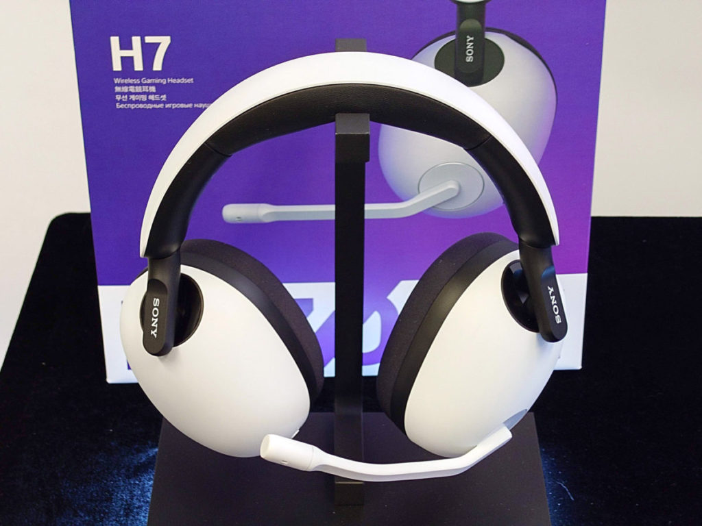 INZONE H7 亦是使用2.4GHz 無線連接以及有長續航力賣點，但耳機表面就沒有LED燈設計，耳罩為尼龍物料，以及不支援降噪功能。
