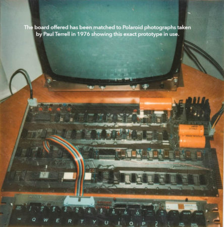 Paul Terrell 1976 年拍下的即影即有照片，顯示 Apple Computer A 正在運作。
