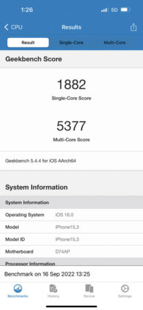 使用Geekbenck 5 進行測試，Single-core 得分達 1,882、Multi-core 得分達 5,377，均高於目前 Snapdragon 8+ Gen 1 處理器的得分，可見效能相當強勁。