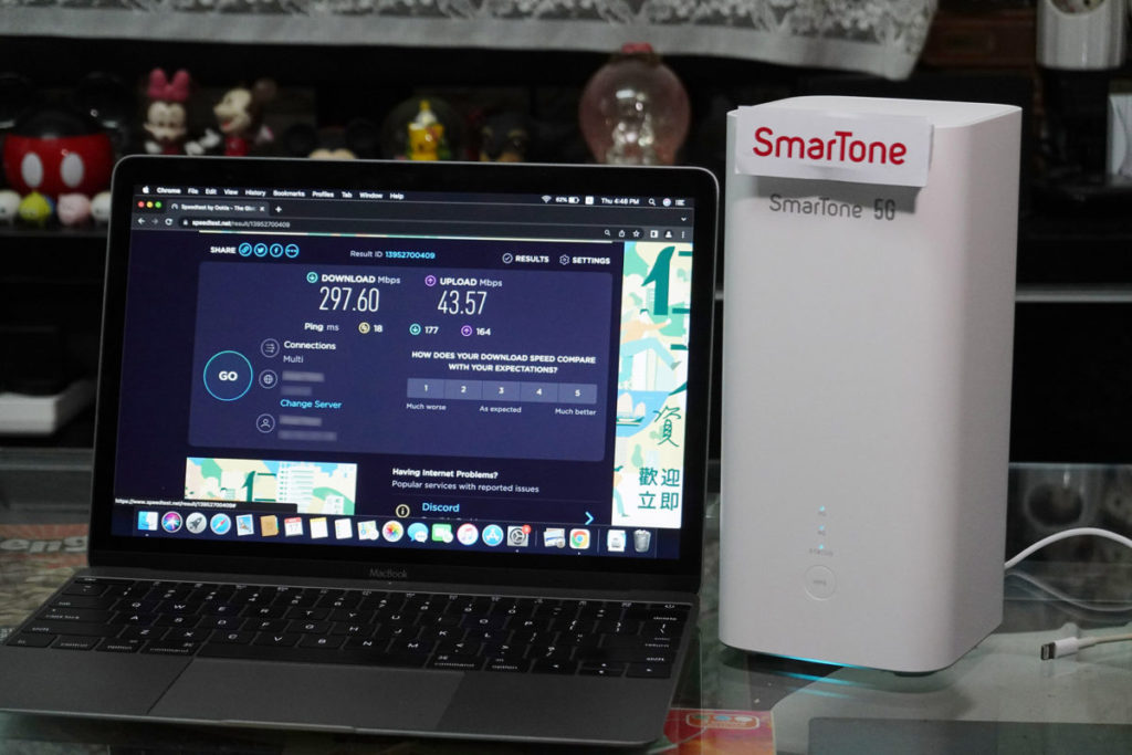 在此處 SmarTone Home 5G 寬頻的速度相當不錯，下載速度可以接近 300Mbps，上載也有接近44Mbps，速度水準上可拍得住一般大廈使用的寬頻服務。