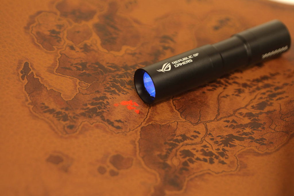 地圖更有細節位，上面有不同亮點，可用「法希爾的榮光手電筒」照射而顯示出來。