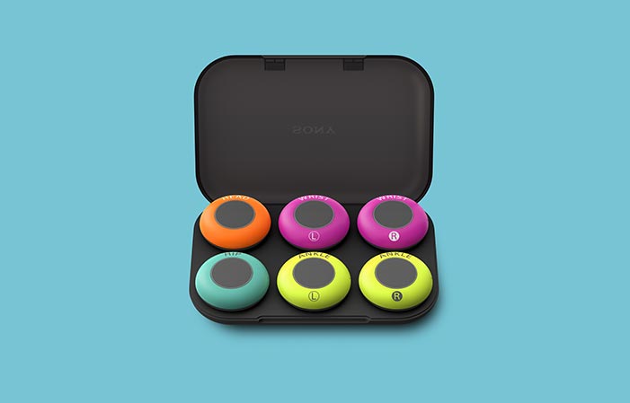 mocopi 由 6 個鈕扣型小裝置和一個充電盒組成。