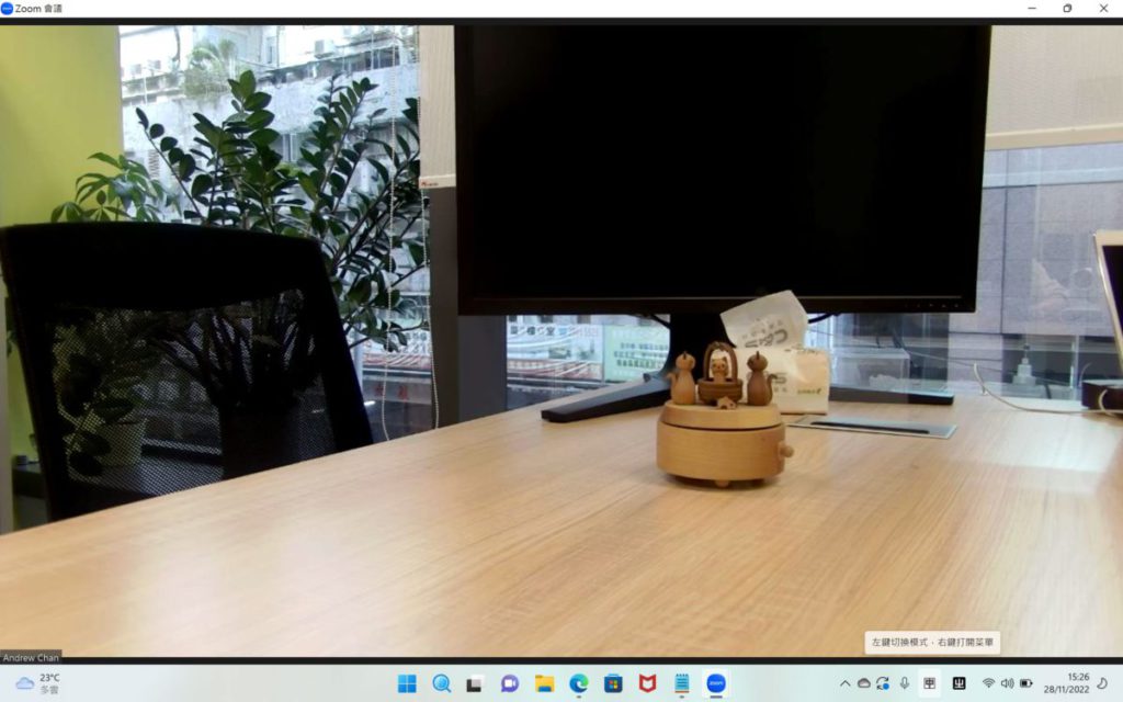 直接以 USB 接駁電腦，即可配合 Zoom 或 Google Meet 等網絡會議應用，圖片為 Zoom 會議畫面，畫質清晰。