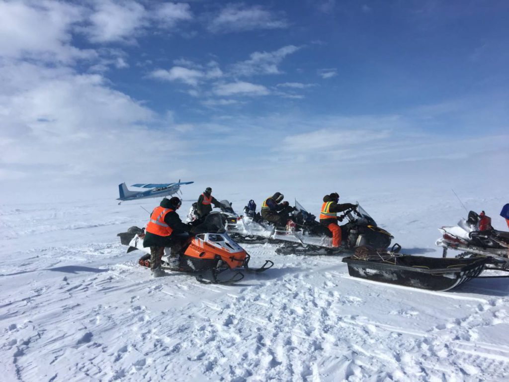 日前一名男子在阿拉斯加駕駛雪上電單車時被困，以 iPhone 14 的衛星求救功能求助。