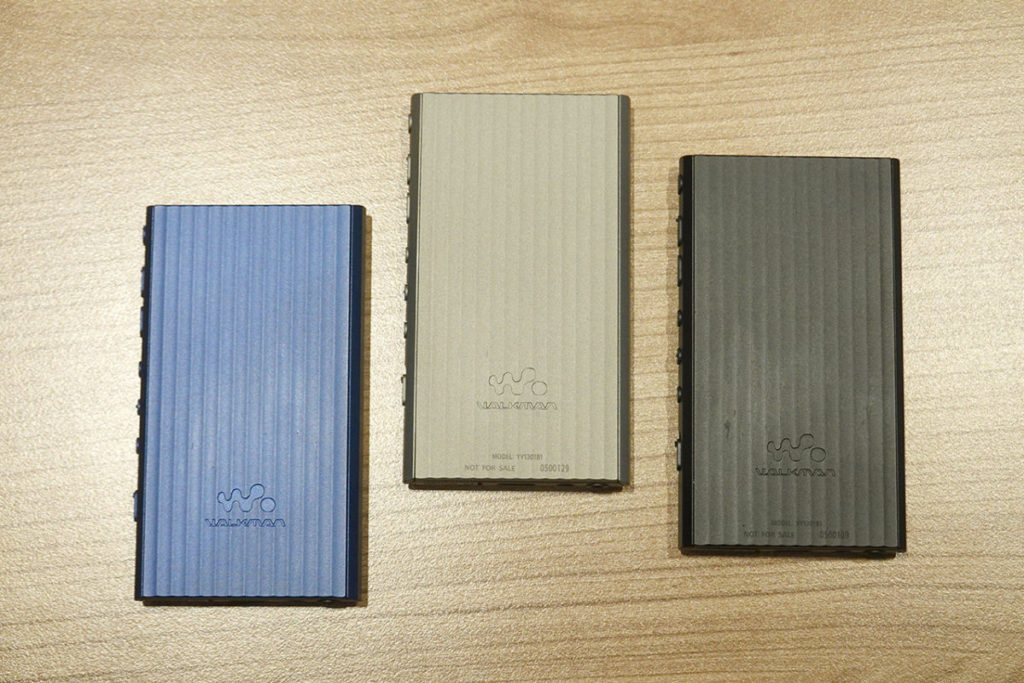 A306 備有藍色、銀色及黑色三個顏色可選擇。