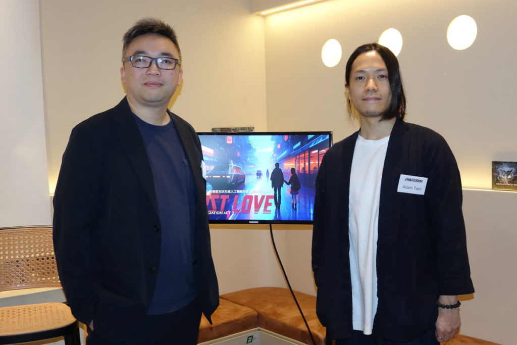 宋凌峰（左）與譚錫森（右）分享用 ChatGPT 創作《First Love》的過程。