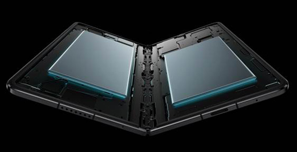 新鉸鏈設計更節省機內空間，因此 Honor Magic Vs 5G內置 5,00mAh 電池，在摺屏手機中極為少見。