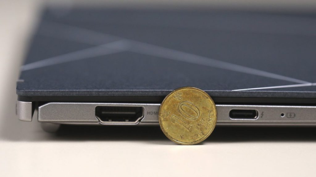 以一毫讓大家參考一下 Zenbook S 13 OLED 的厚度。
