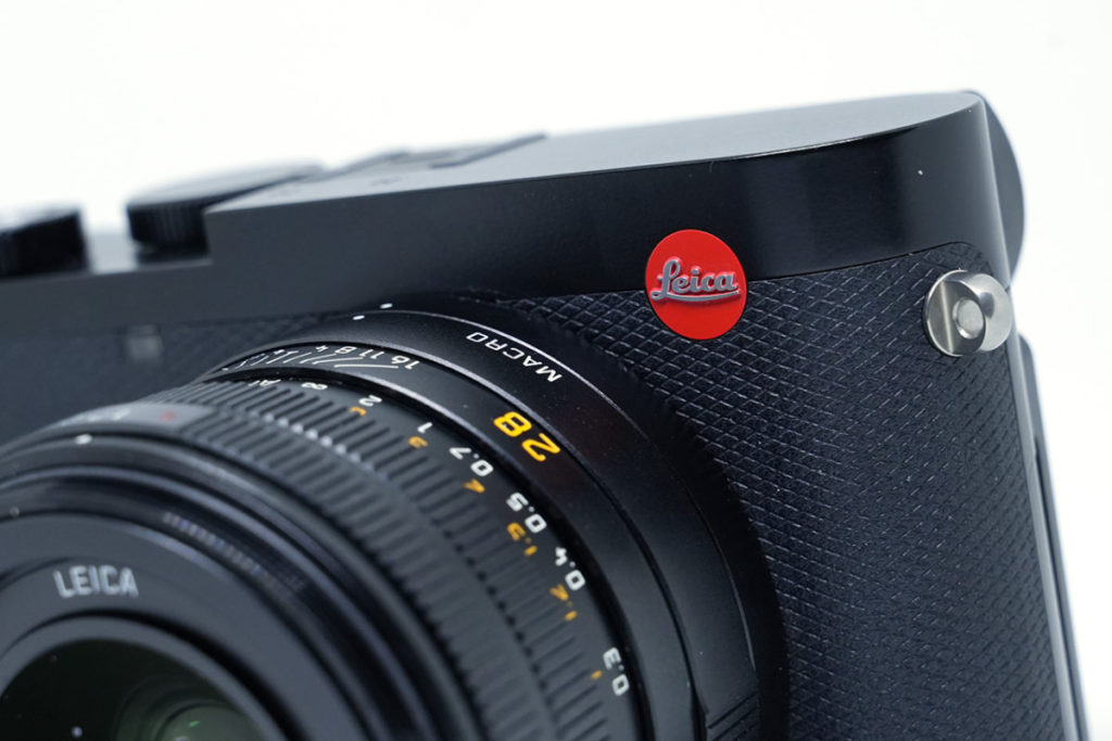 Leica 相機必有的「紅點」。